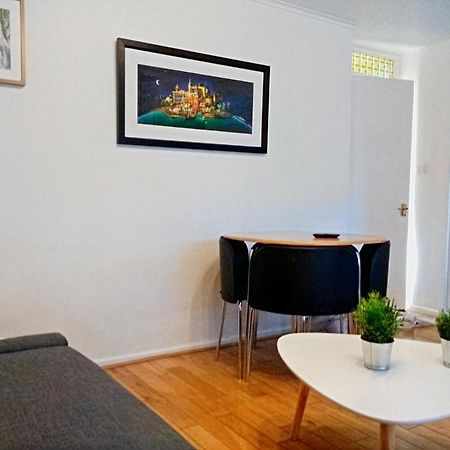 Very Central Location- Free Parking - 2 Bedrooms Belfast Buitenkant foto