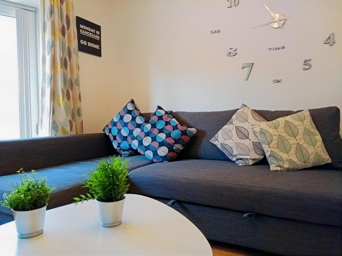 Very Central Location- Free Parking - 2 Bedrooms Belfast Buitenkant foto
