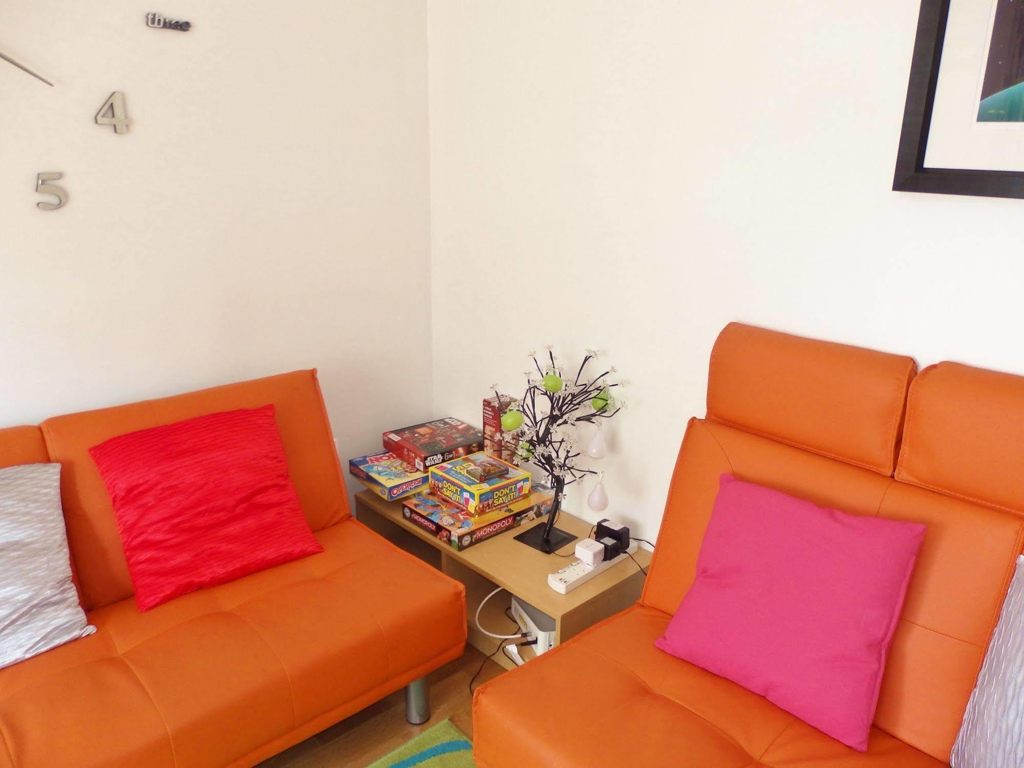 Very Central Location- Free Parking - 2 Bedrooms Belfast Buitenkant foto