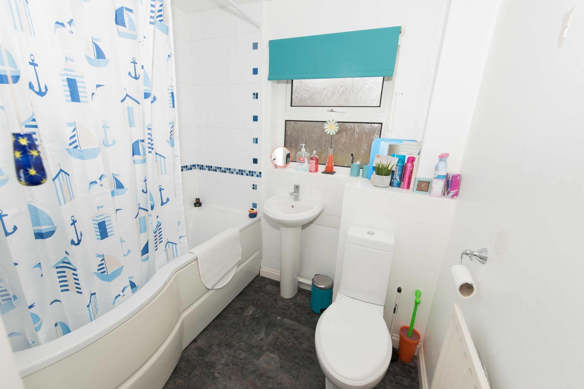 Very Central Location- Free Parking - 2 Bedrooms Belfast Buitenkant foto