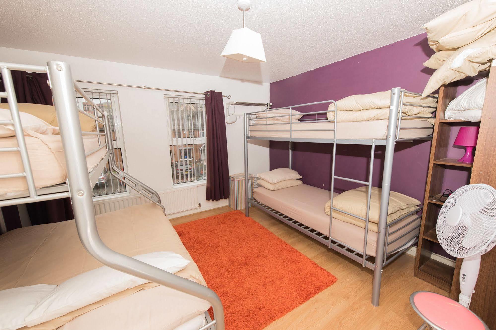 Very Central Location- Free Parking - 2 Bedrooms Belfast Buitenkant foto