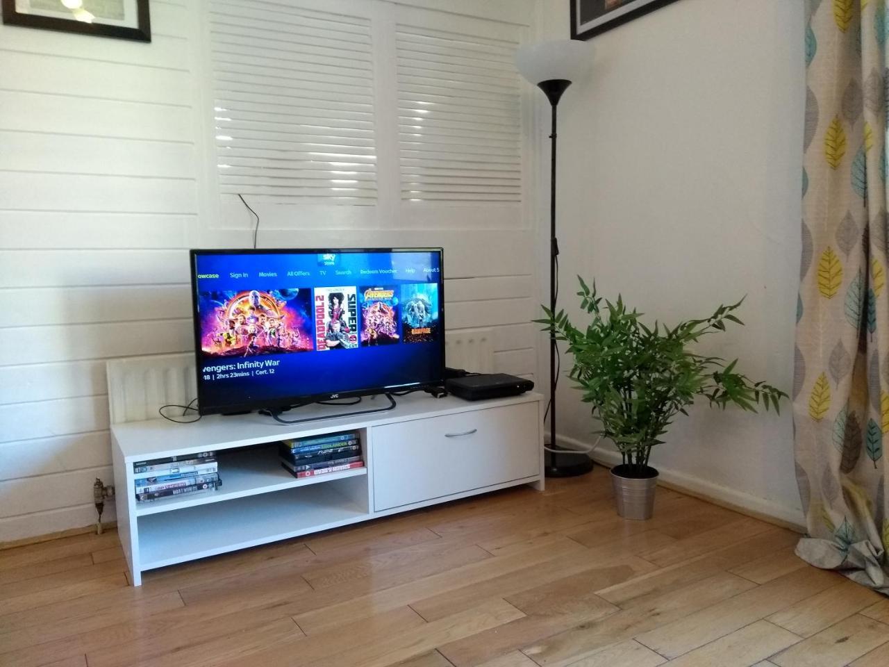 Very Central Location- Free Parking - 2 Bedrooms Belfast Buitenkant foto