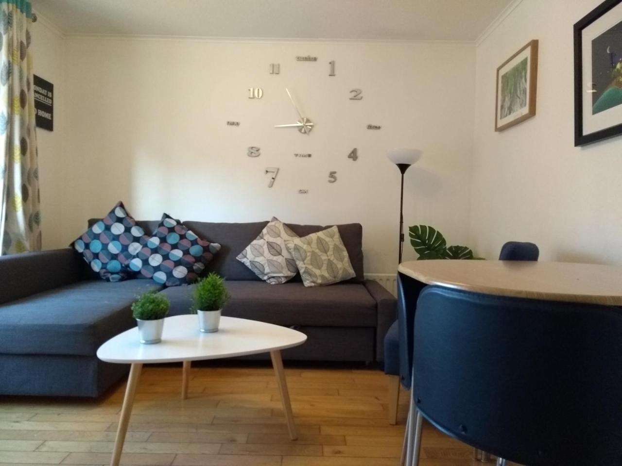 Very Central Location- Free Parking - 2 Bedrooms Belfast Buitenkant foto