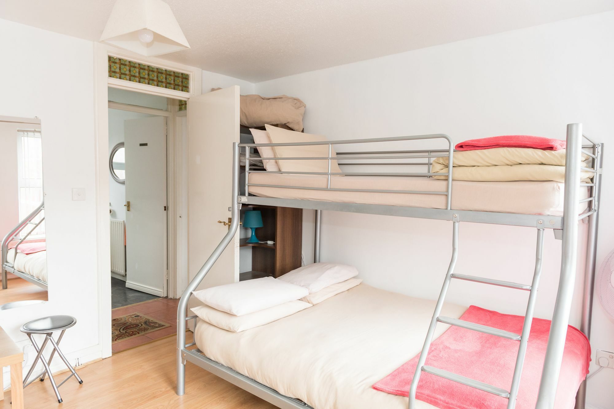 Very Central Location- Free Parking - 2 Bedrooms Belfast Buitenkant foto