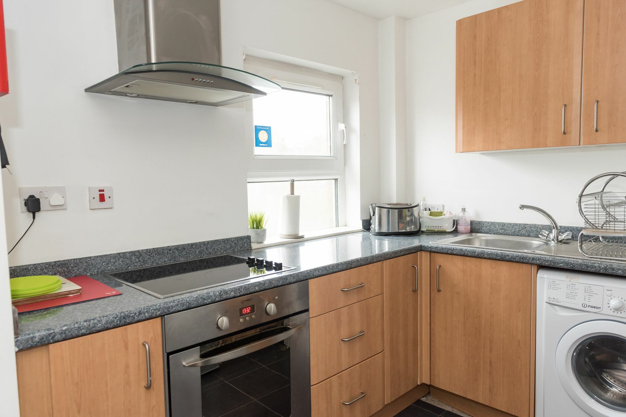 Very Central Location- Free Parking - 2 Bedrooms Belfast Buitenkant foto