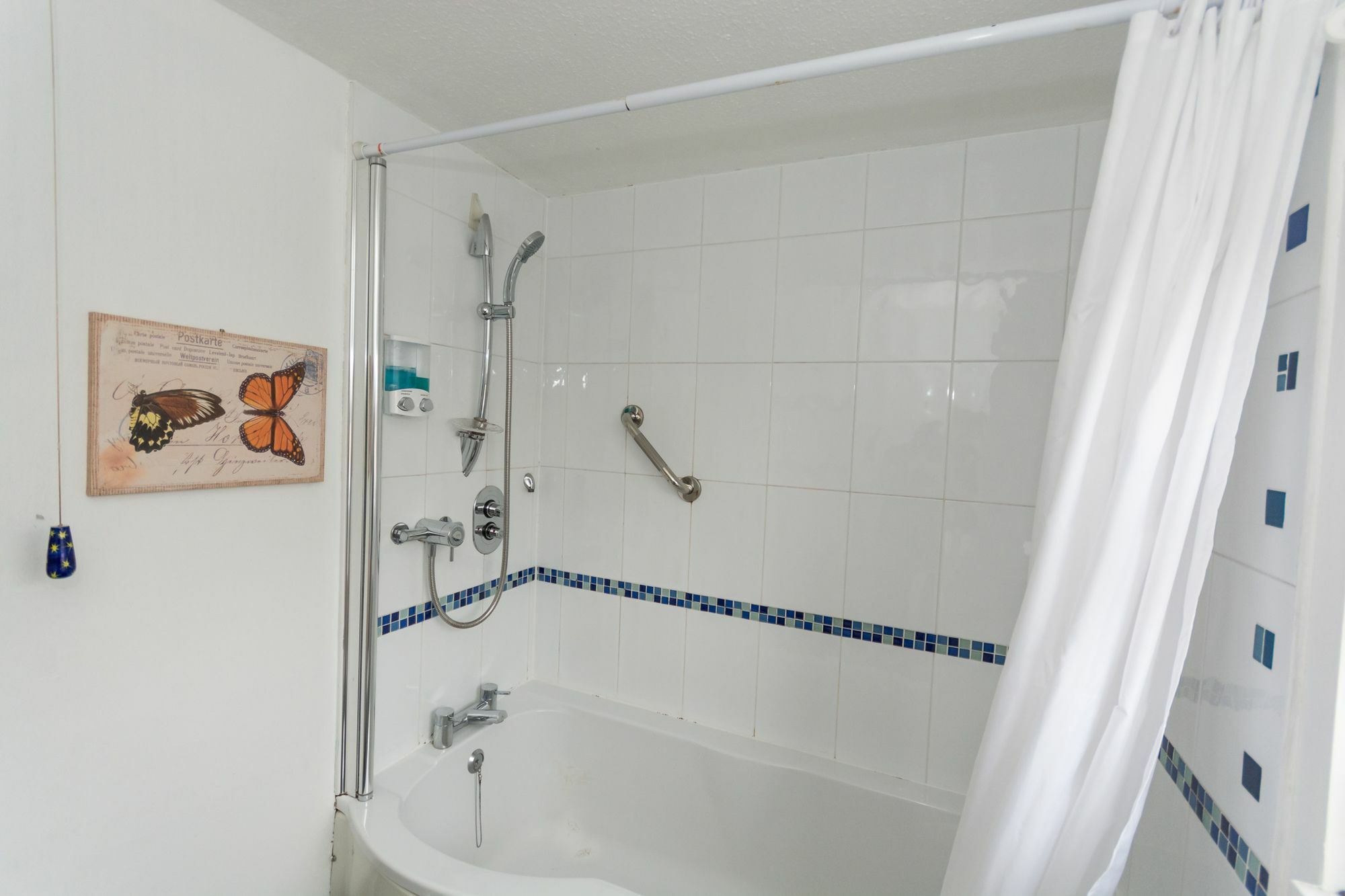 Very Central Location- Free Parking - 2 Bedrooms Belfast Buitenkant foto