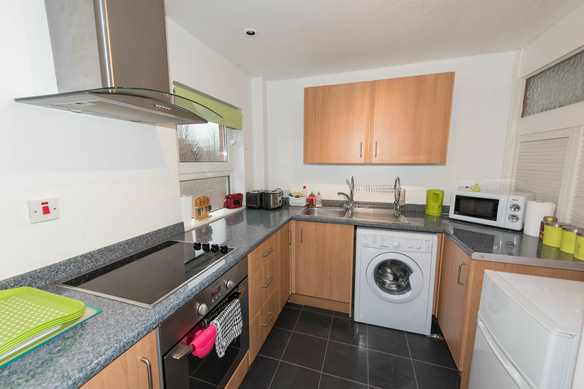 Very Central Location- Free Parking - 2 Bedrooms Belfast Buitenkant foto